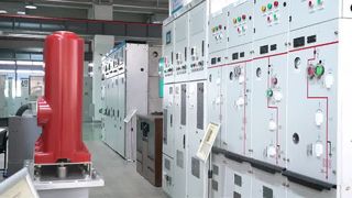 天安内部：設備・工具保管ショーケース