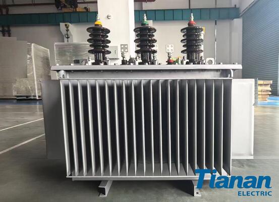 絶縁破壊電圧54kV、ONAN冷却方式を採用した油入変圧器。電気エネルギーの変換と配電を提供します。